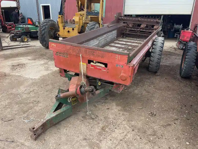 Gallery image 1 for New Idea 213 Manure Spreader