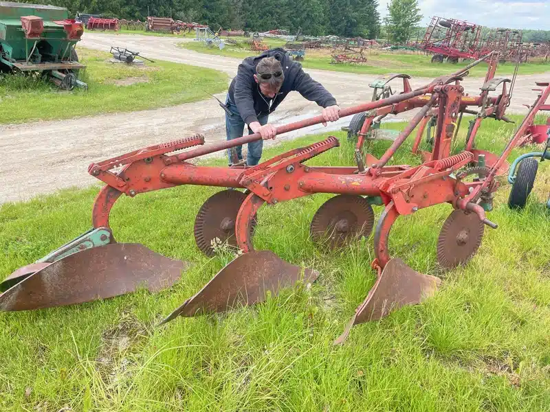Gallery image 2 for Used Kverneland 3F Plow