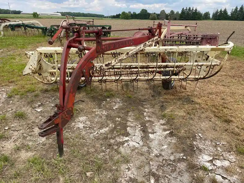 Gallery image 2 for Used New Holland 256 Rake