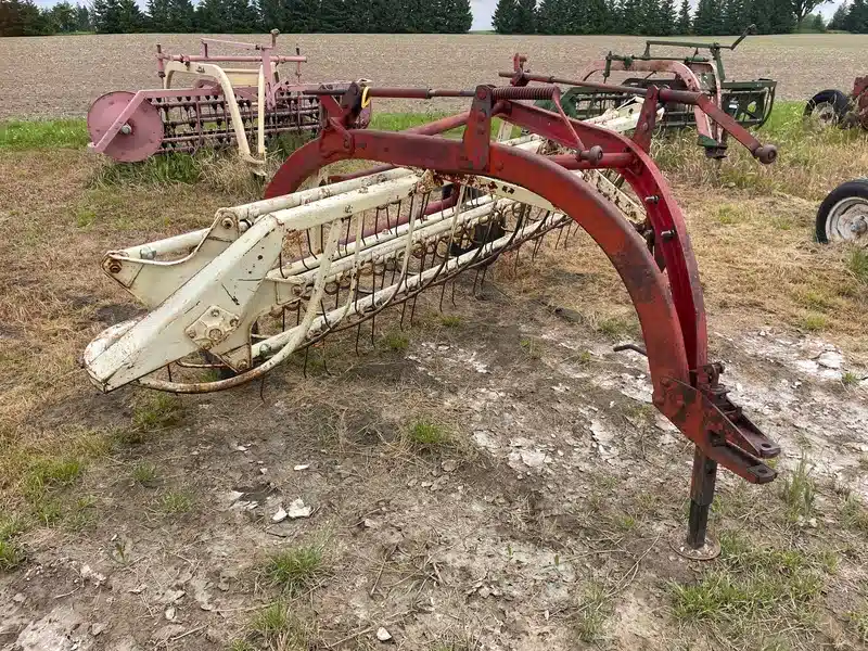 Gallery image 1 for Used New Holland 256 Rake