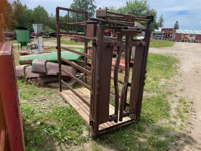 Gallery image 1 for Cattle Squeeze Chute Cattle Squeeze