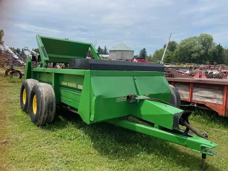 Gallery image 1 for Used John Deere 660 Manure Spreader