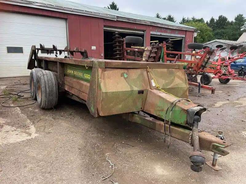 Gallery image 1 for Used John Deere 680 Manure Spreader