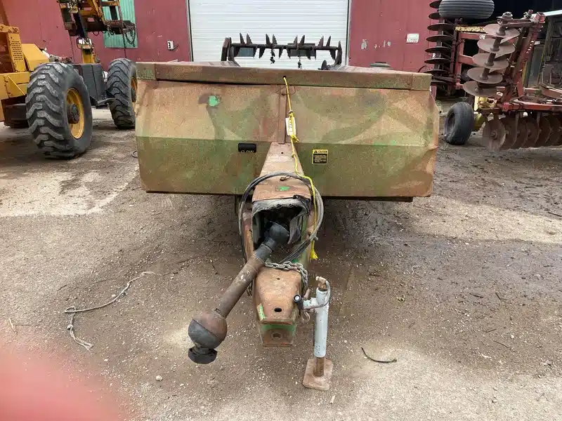 Gallery image 2 for Used John Deere 680 Manure Spreader