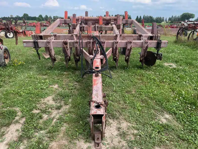 Gallery image 2 for Used White 435 Chisel Plow