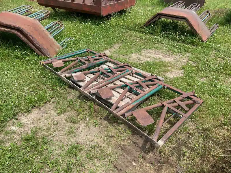 Gallery image 1 for Adjustable Head Gate Cattle Squeeze