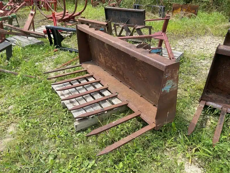 Gallery image 2 for John Deere Misc Manure Fork