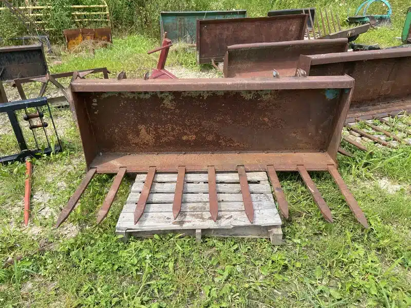 Gallery image 1 for John Deere Misc Manure Fork