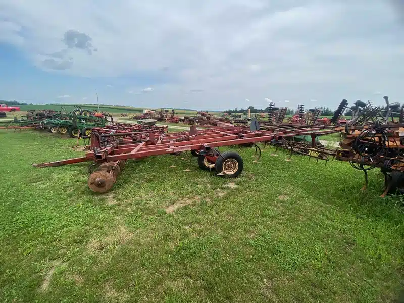 Gallery image 2 for Used Kewanee 390 Cultivator