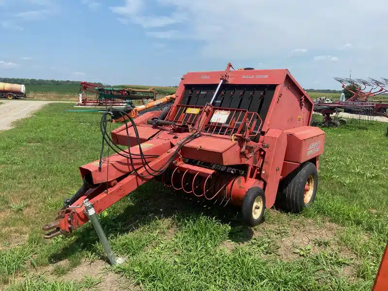 Gallery image 1 for Used New Idea 484 Round Baler