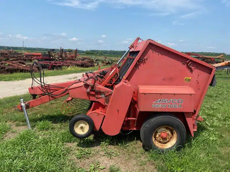 Gallery image 2 for Used New Idea 484 Round Baler