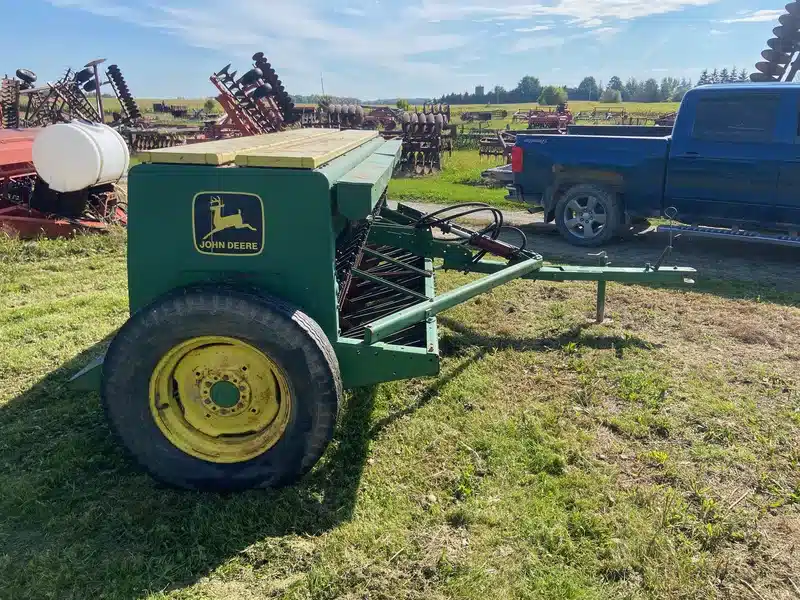 Gallery image 2 for Used John Deere 8350 Drill