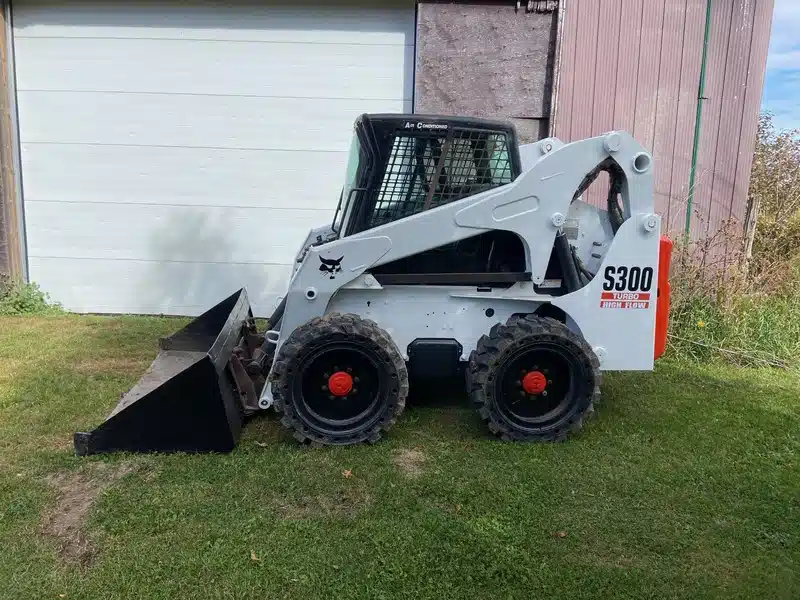 Gallery image 2 for Used 2004 Bobcat S300 Skid Steer