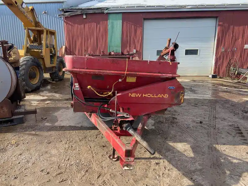 Gallery image 2 for Used New Holland 185 Manure Spreader