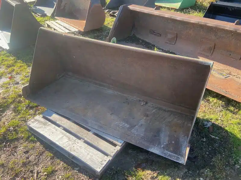 Gallery image 1 for John Deere Quick Attach Bucket