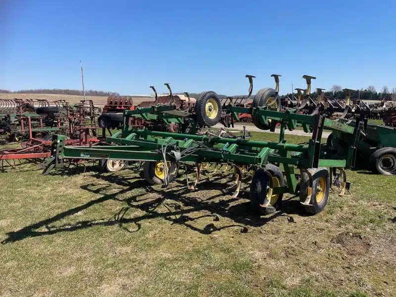 Gallery image 1 for Used John Deere 1010 Row Crop Cultivator
