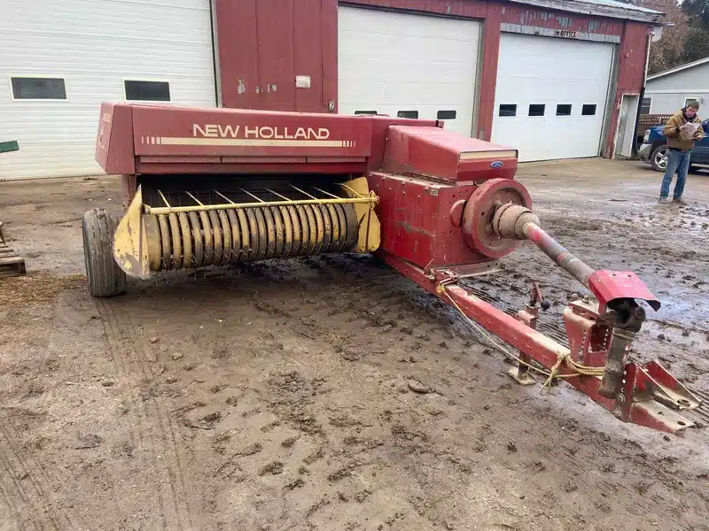 New Holland 326 Square Baler - Small