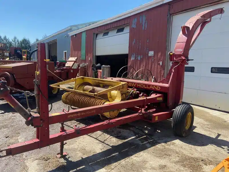 Gallery image 1 for New Holland 770 Forage Harvester