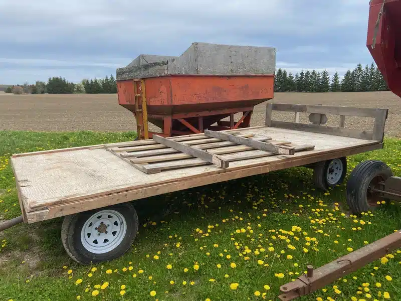 Photo de la Galerie 2 pour 16' x 8' Chariot à ballots