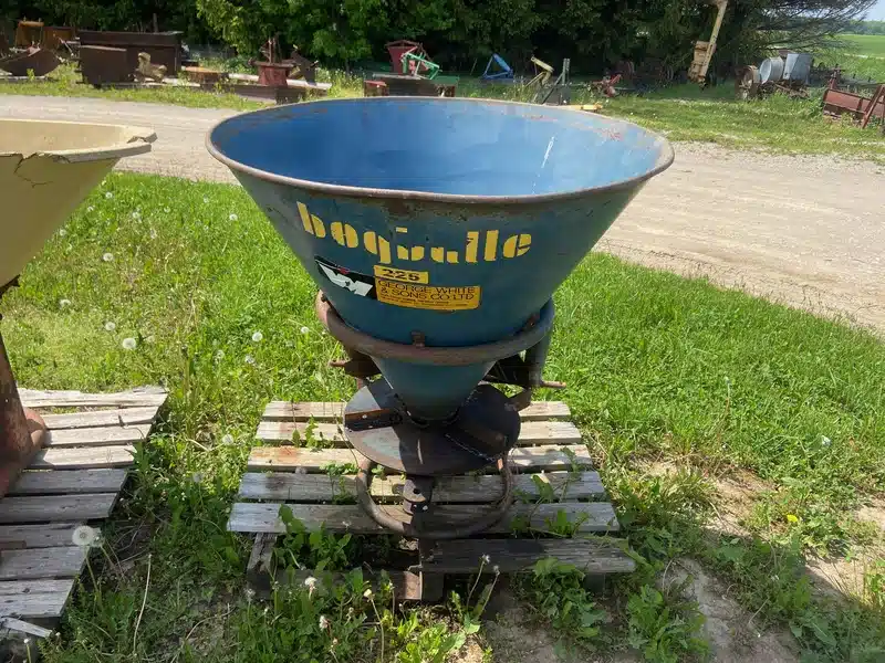 Photo de la Galerie 1 pour Bogballe 225 épandeur à engrais