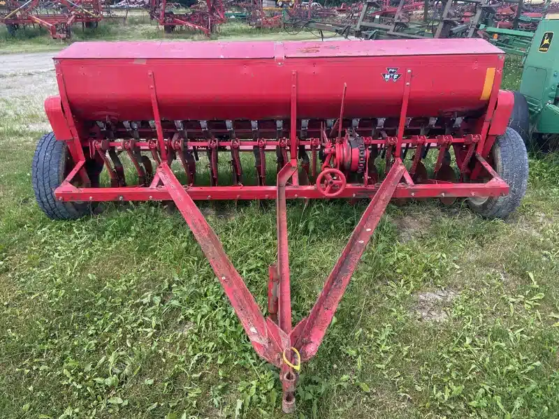 Gallery image 1 for Massey Ferguson 33 Drill