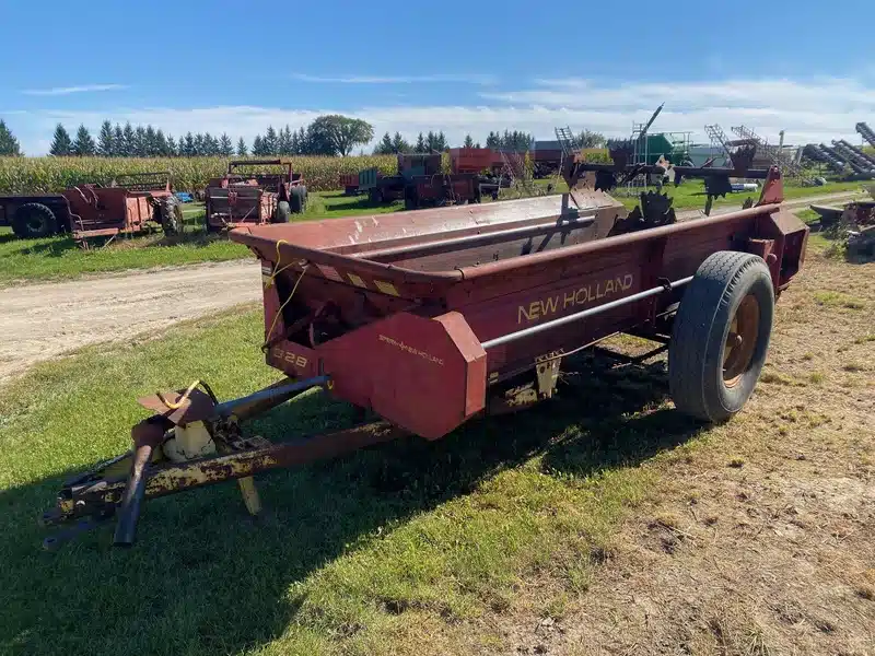 Gallery image 2 for New Holland 328 Manure Spreader