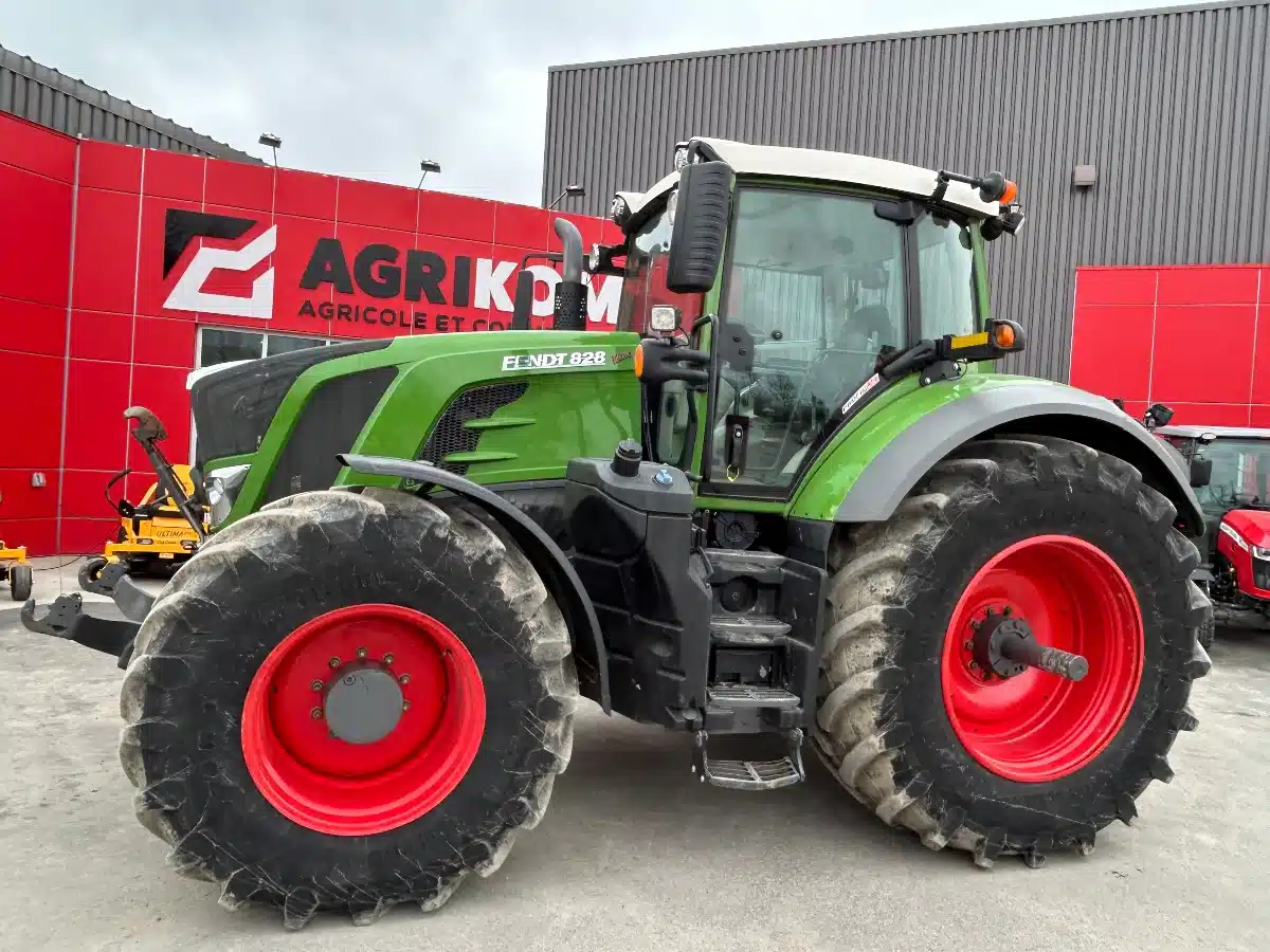 Gallery image 1 for Used 2021 Fendt 828 VARIO Tractor