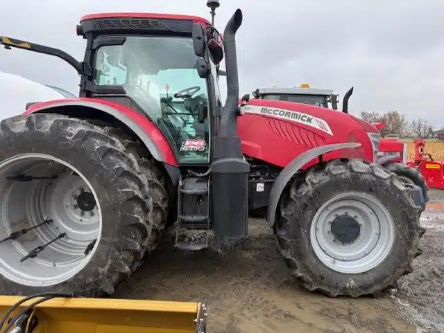 Used 2022 McCormick Farmall X7.660M Tractor
