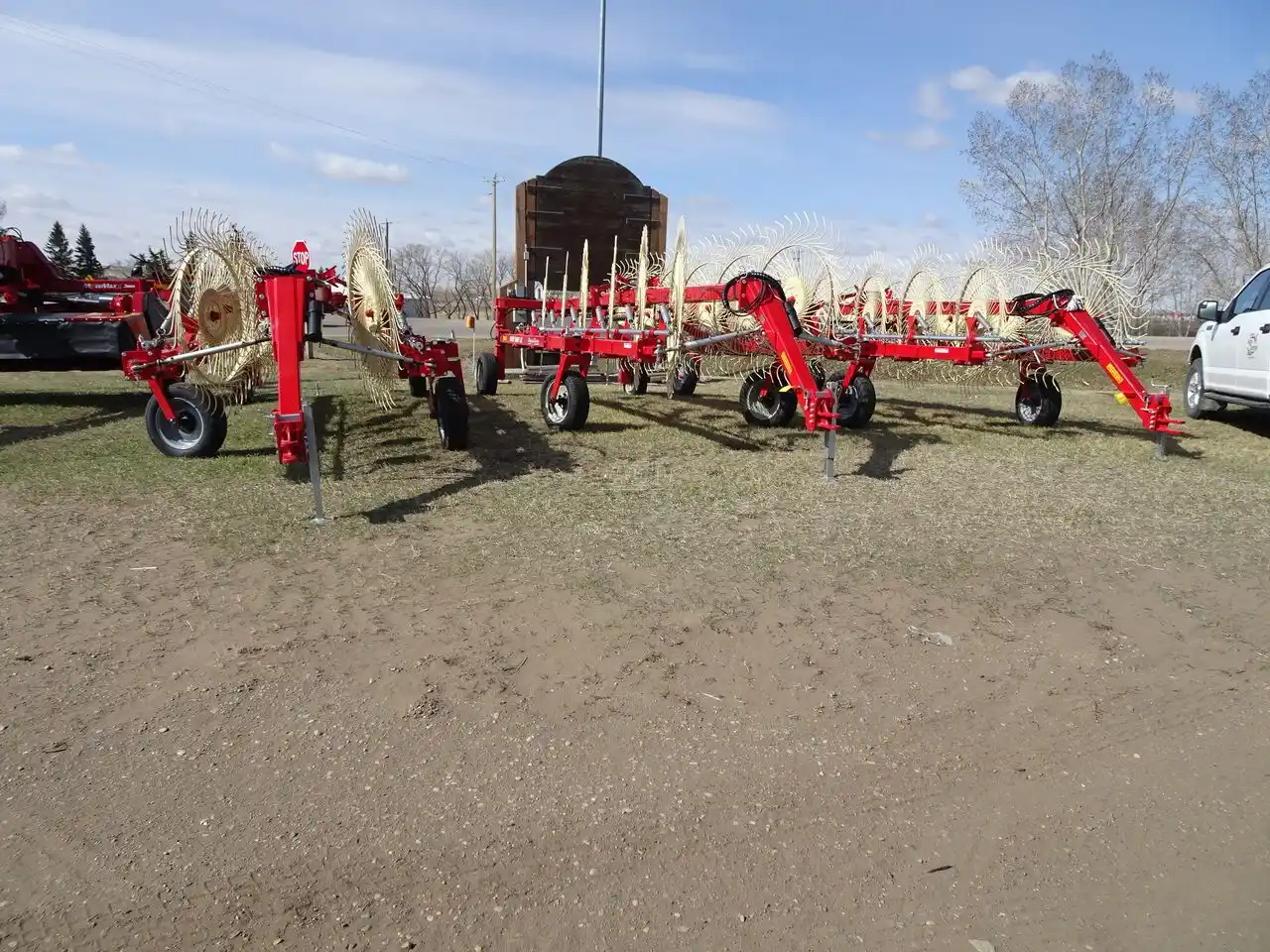 Gallery image 1 for New Farm King RE14 Rake