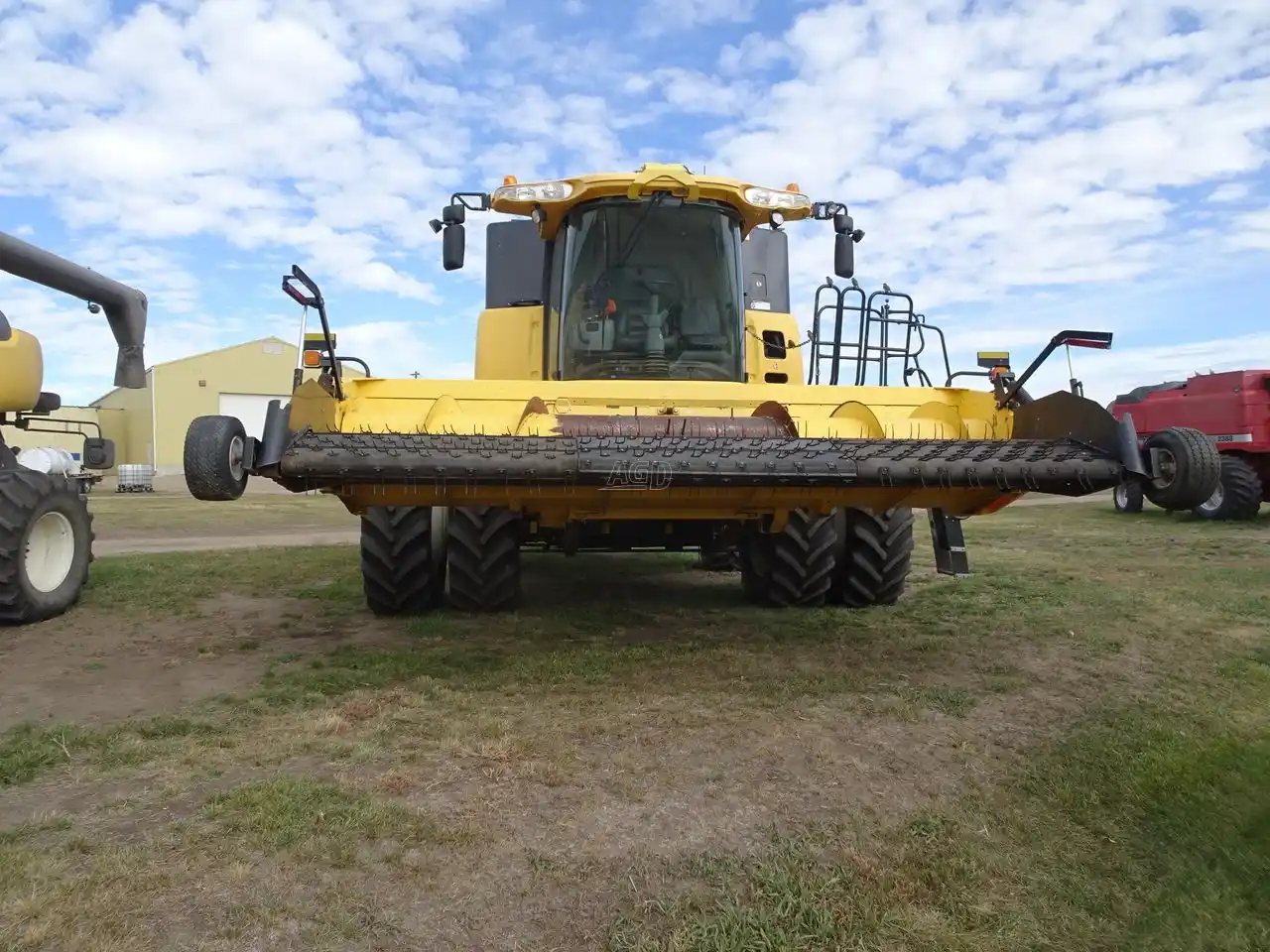 Gallery image 2 for Used 2012 New Holland CR9090Z Combine
