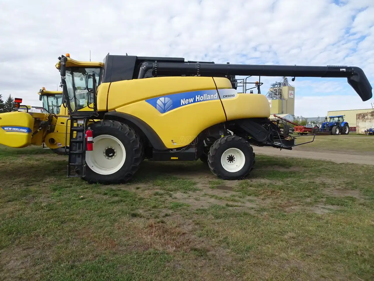 Gallery image 1 for Used 2012 New Holland CR9090Z Combine