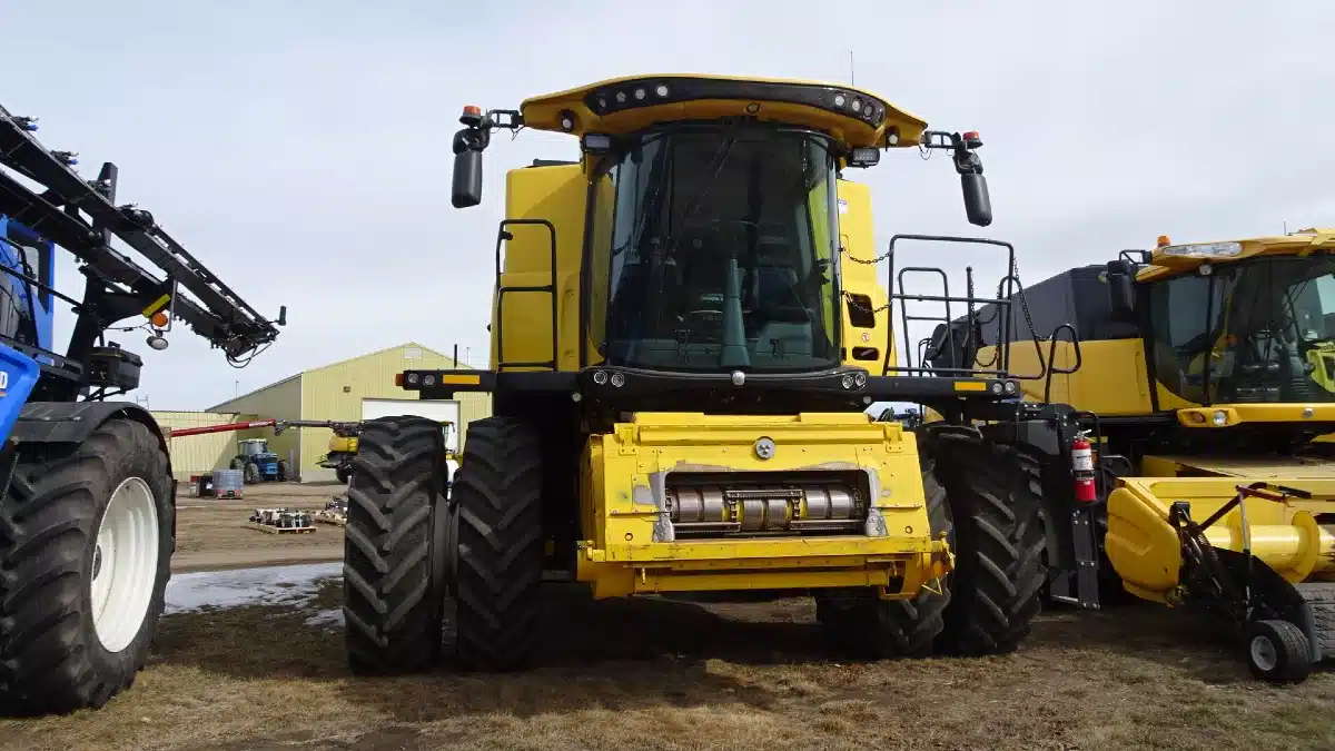 Gallery image 2 for Used 2017 New Holland CR9.90Z Combine