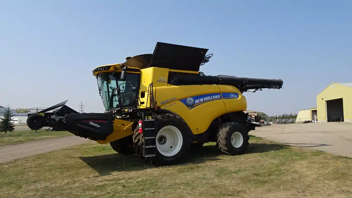 Used 2021 New Holland CR10.90Z Combine