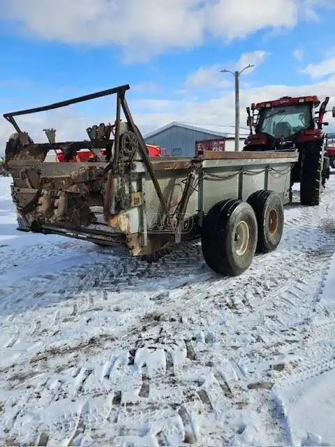 Gallery image 2 for Used 2008 New Idea 364 Manure Spreader