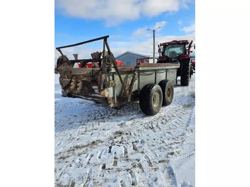 Gallery image 2 for Used 2008 New Idea 364 Manure Spreader