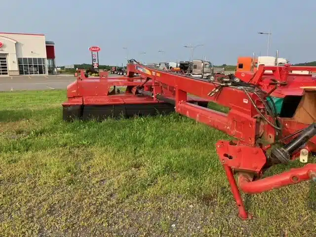 Gallery image 1 for Used 2012 New Holland H7450 Disc Mower Conditioner