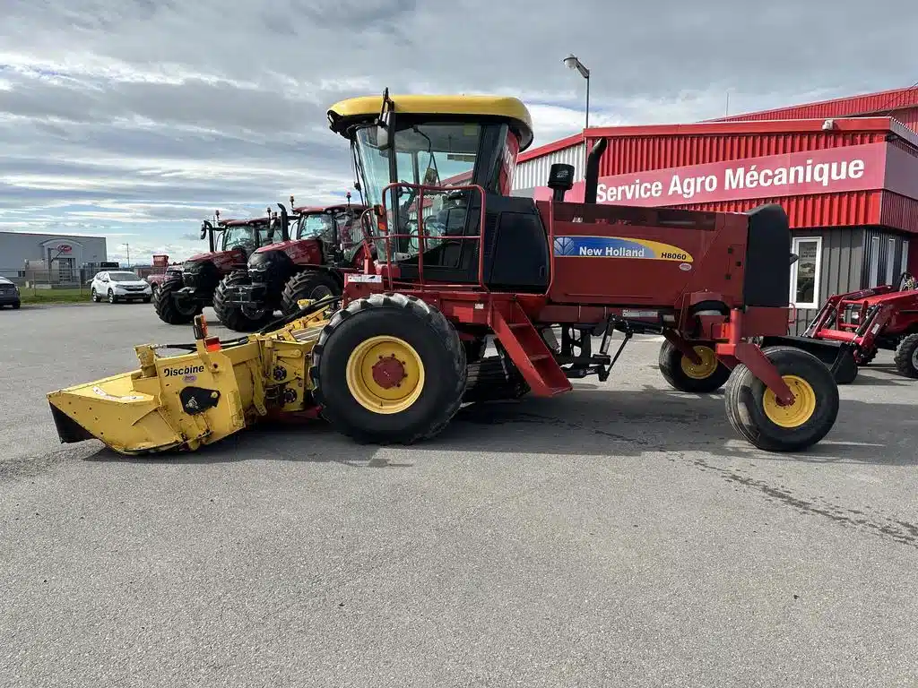 Gallery image 2 for Used 2008 New Holland H8080 Windrower