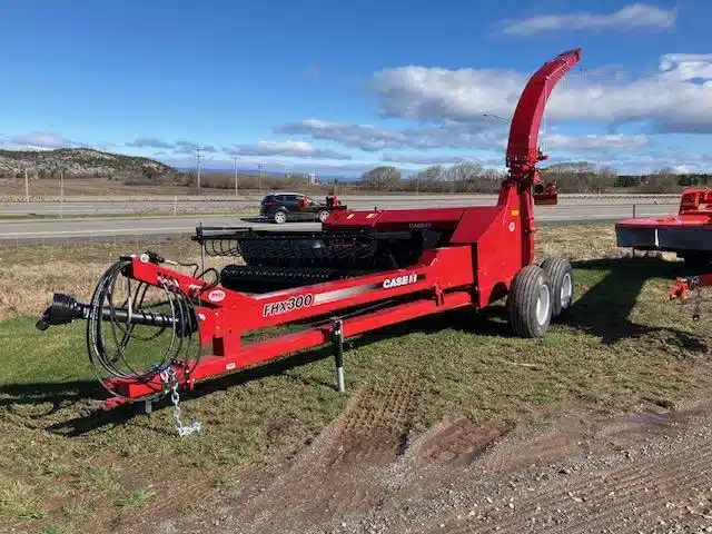 Gallery image 1 for New 2025 Case IH FHX300 Feeder