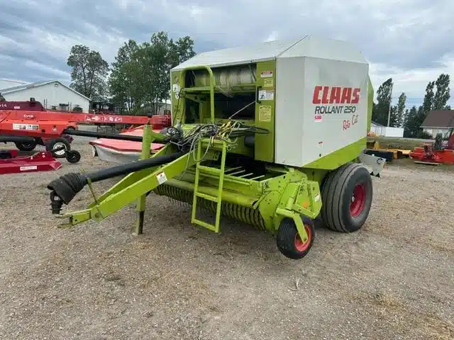 Gallery image 1 for Used 2007 CLAAS Rollant 450 Round Baler