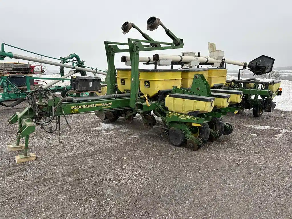 Photo de la Galerie 2 pour 2006 John Deere 1770 Openers Planteur