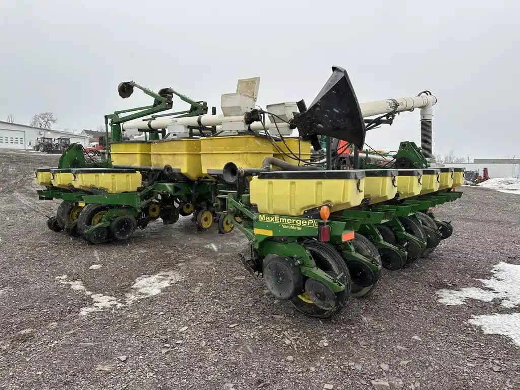 Photo de la Galerie 1 pour 2006 John Deere 1770 Openers Planteur