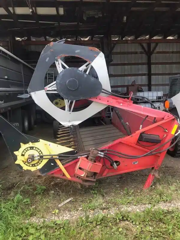 Gallery image 2 for Used 1993 Massey Ferguson 220 Windrower