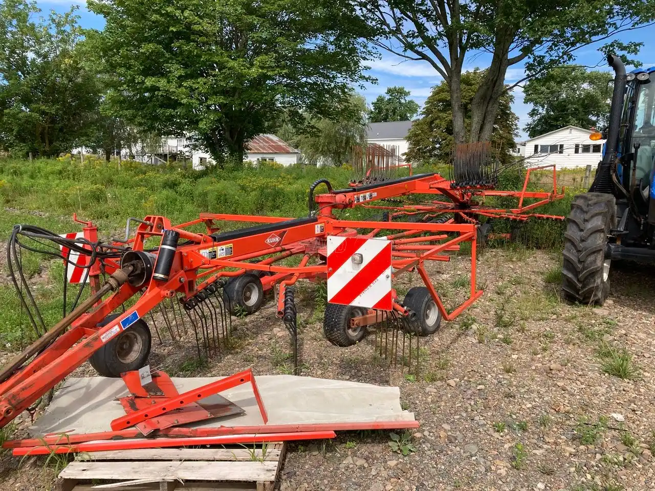 Gallery image 2 for Used Kuhn GA 9032 Rake