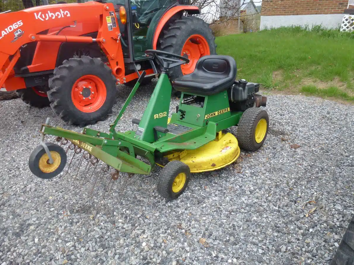 Image for Used 1985 John Deere R92 Lawn Tractor