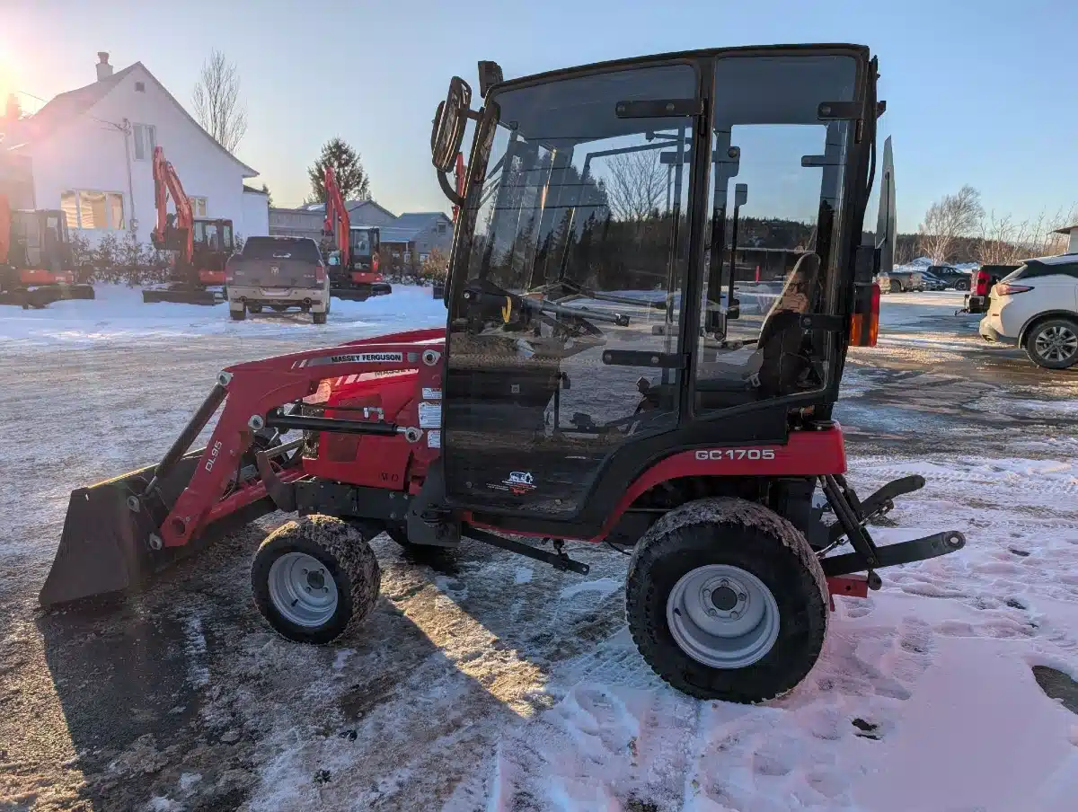 Gallery image 2 for 2015 Massey Ferguson GC1705 Tractor