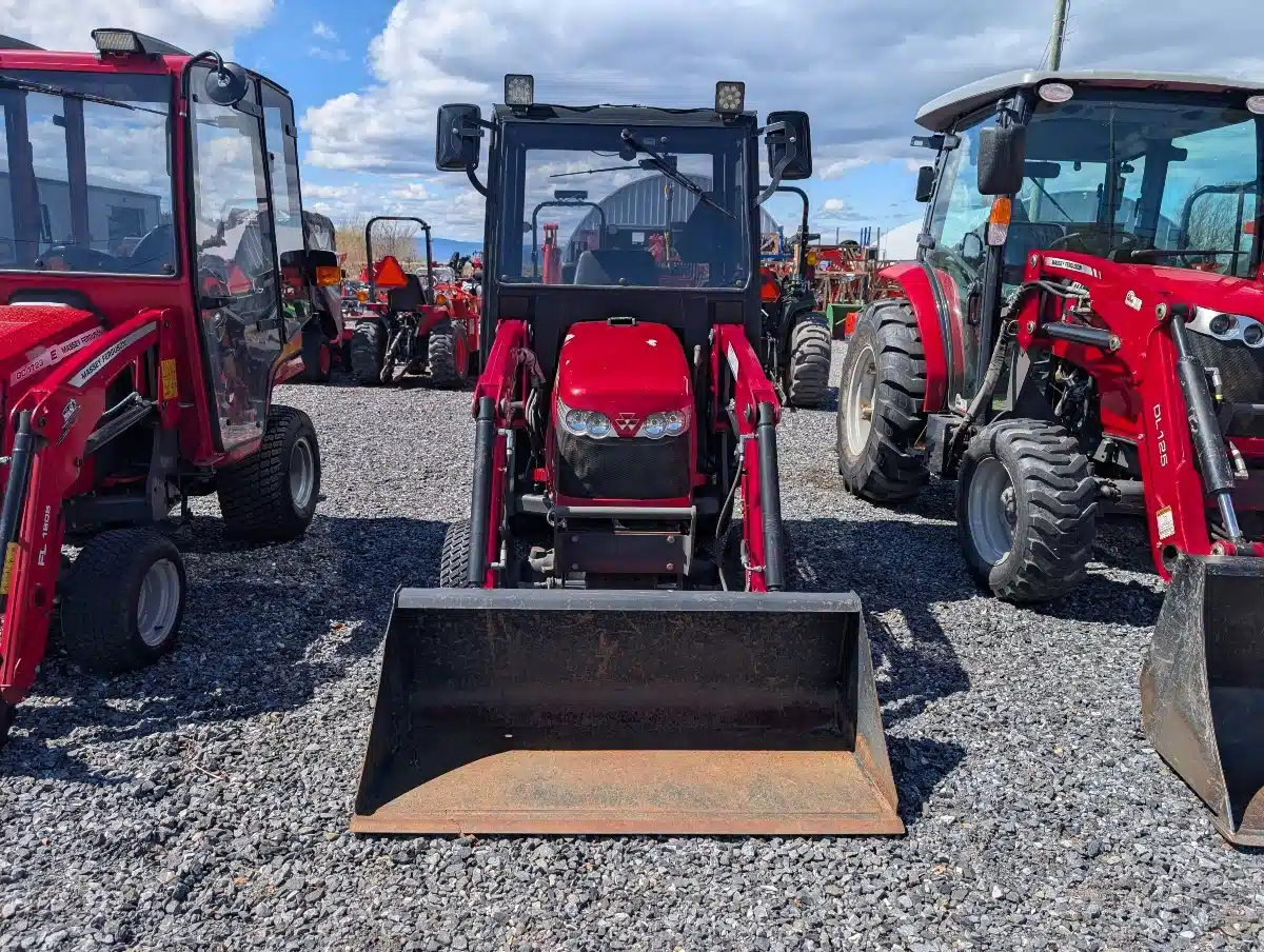 Photo de la Galerie 2 pour 2015 Massey Ferguson GC1705 Tracteur