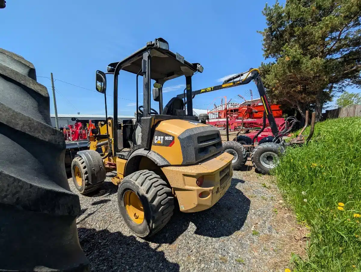 Gallery image 2 for Used 2019 Caterpillar 903D Wheel Loader