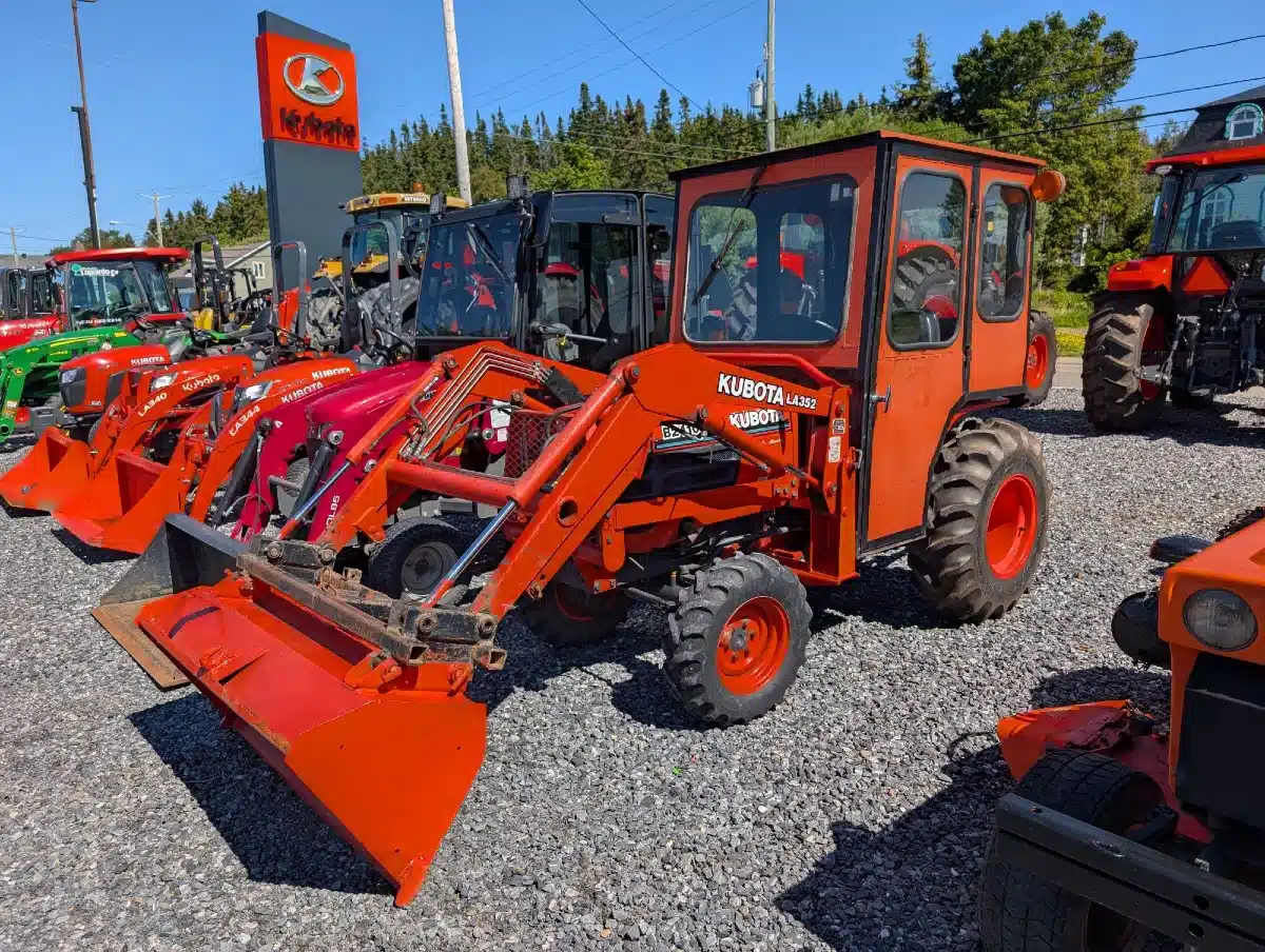 Gallery image 1 for Used 2001 Kubota B2401DT Tractor