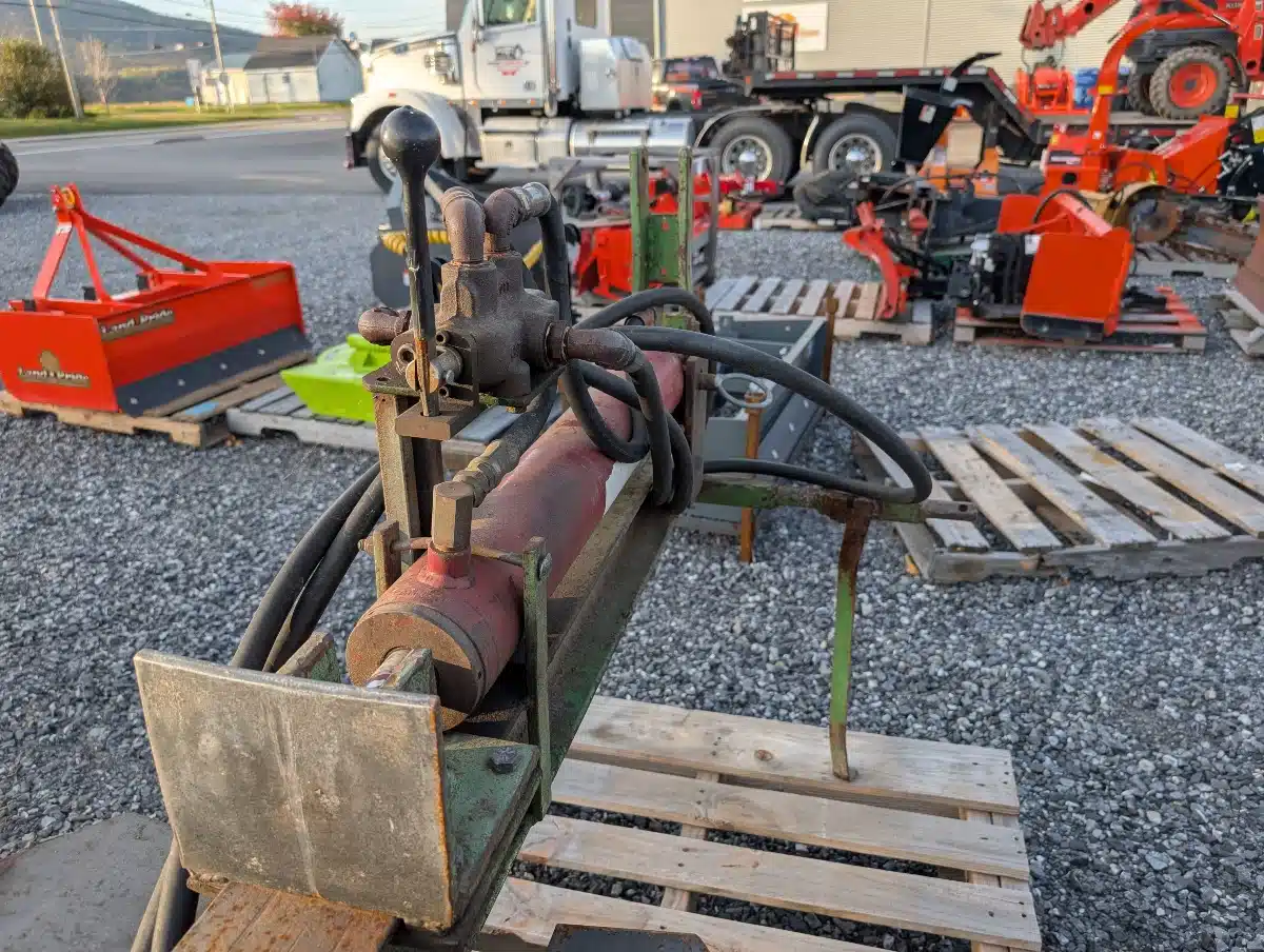 Gallery image 1 for Used N/A Unspecified FENDEUSE Wood Splitter