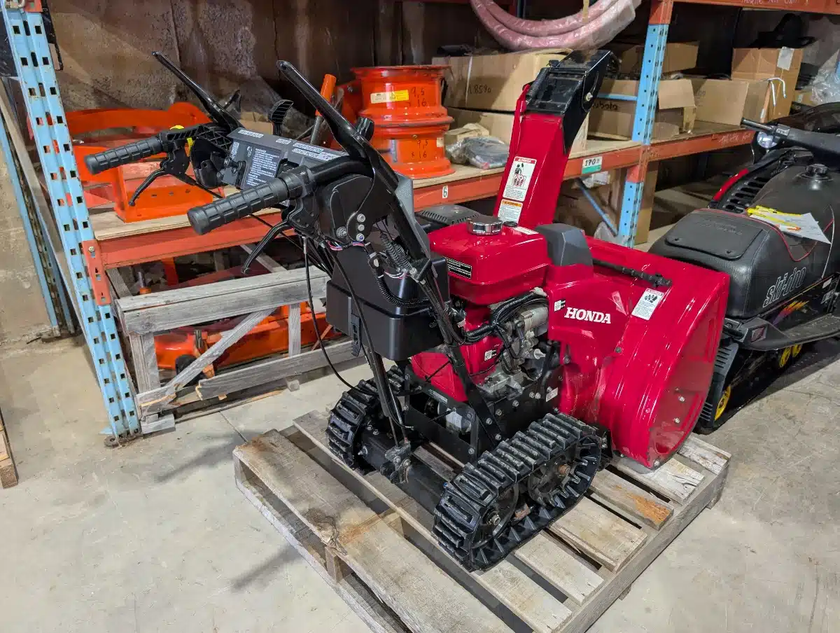 Gallery image 1 for 2020 Honda HSS928ACTD Snow Blower